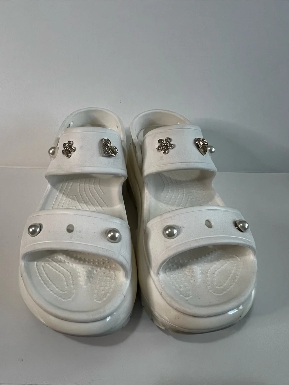 Crocs Mega Crush Platform Sandals White Pearl Flower Charm Chunky Comfort Slides
